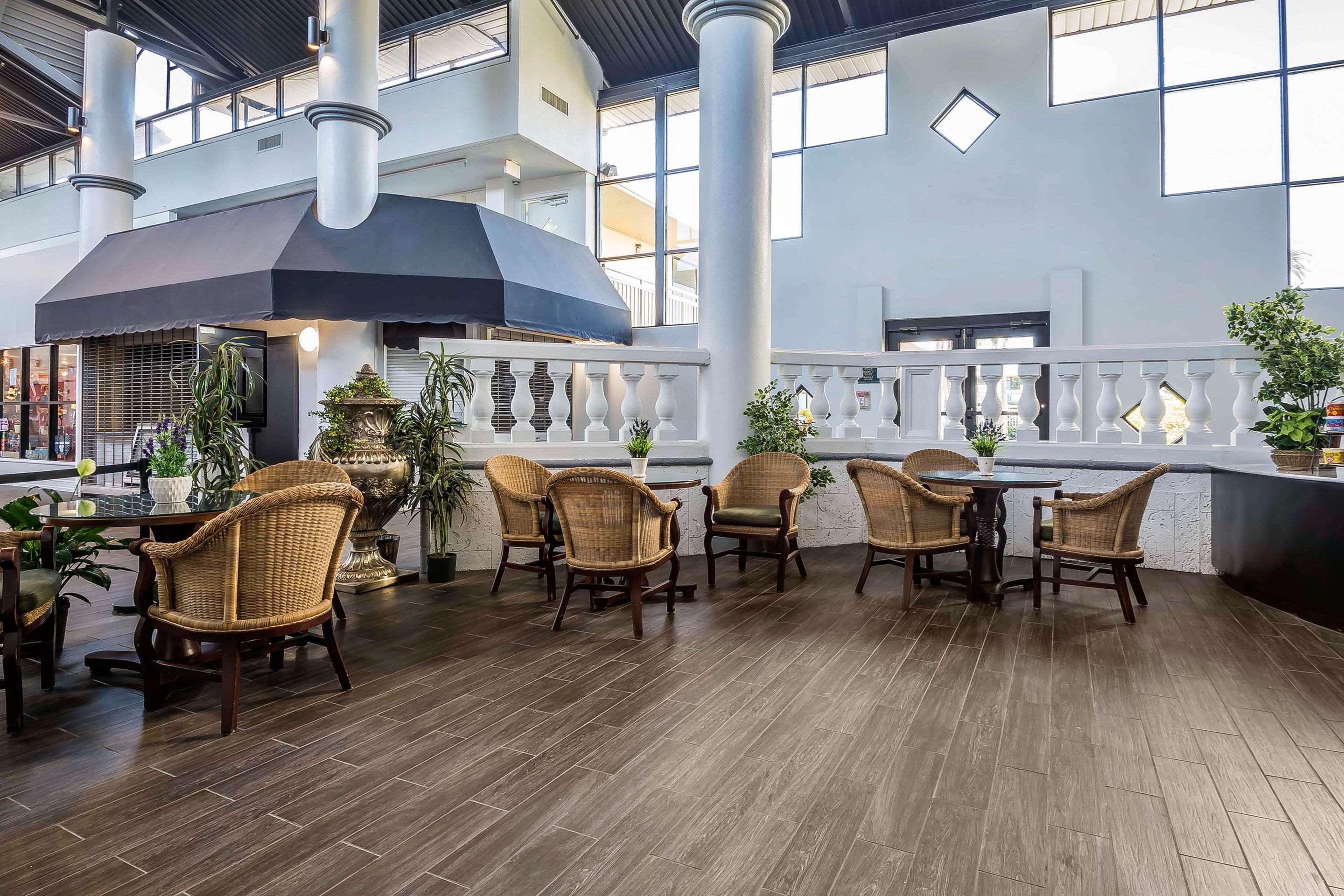 Clarion Hotel Orlando International Airport Exterior foto